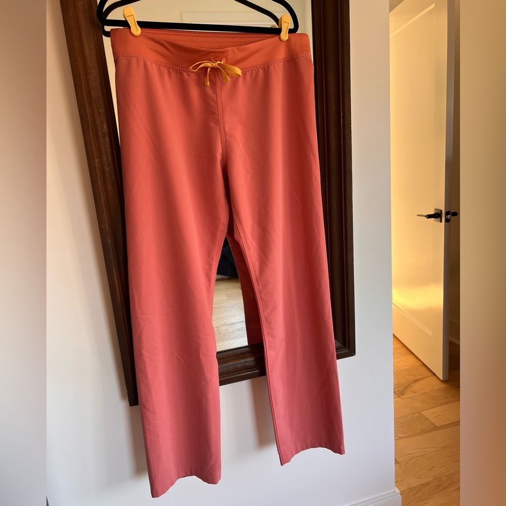Figs Women’s Livingston Coral scrub Pants Large Tall